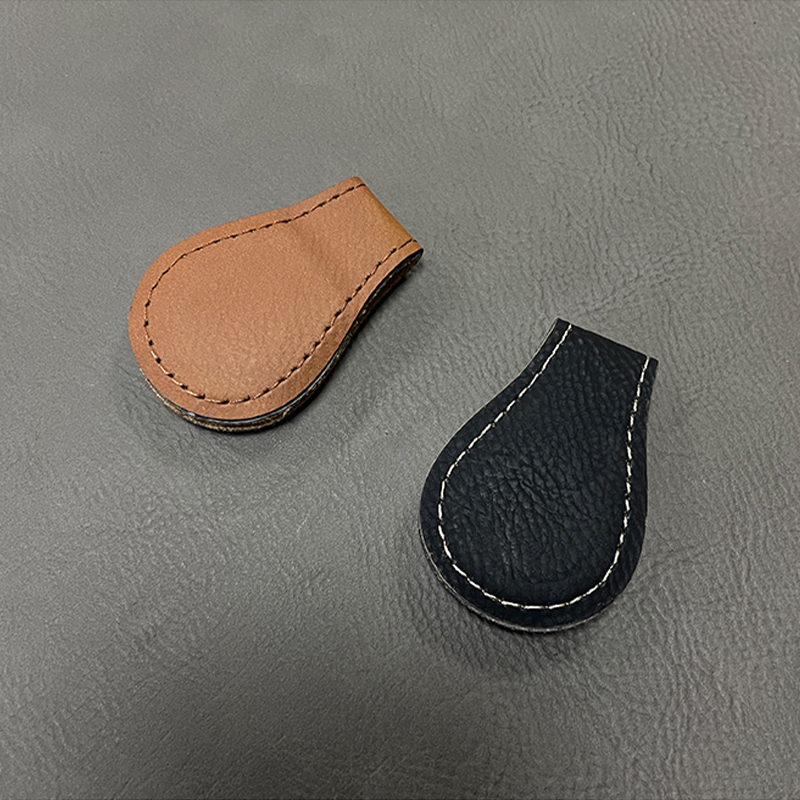 Semn de carte cu magnet din piele cu laser