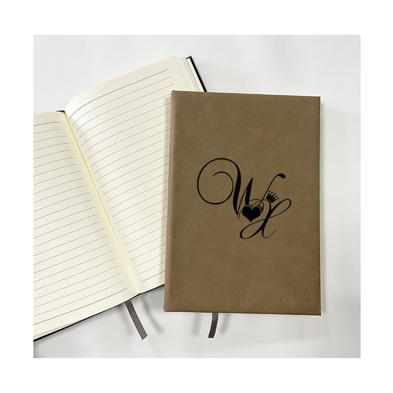Jurnal din piele de 7' x 9 3/4'. Jurnal din piele de 7' x 9 3/4'.