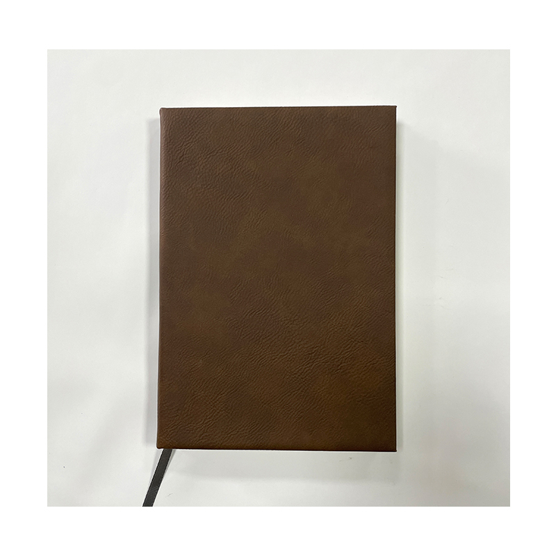 Jurnal din piele de 7' x 9 3/4'. Jurnal din piele de 7' x 9 3/4'.