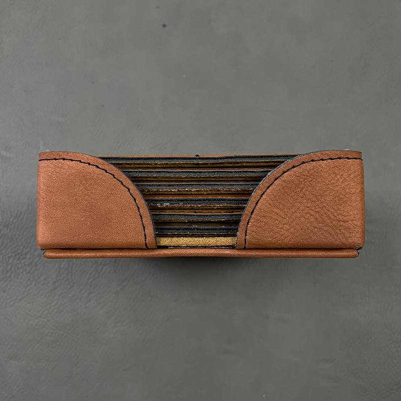 Coaste pătrate din piele de 4' x 4'. Coaste pătrate din piele de 4' x 4'.