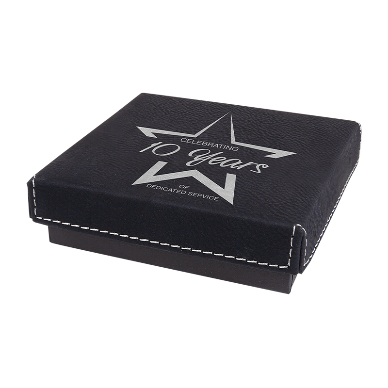 Cutie cadou de 9 3/4' x 7' cu capac din piele cu laser